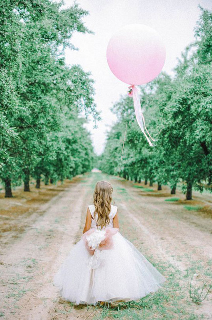 Whimsical_Wedding_Inspiration-_Decorating_With_Balloons__1.jpg