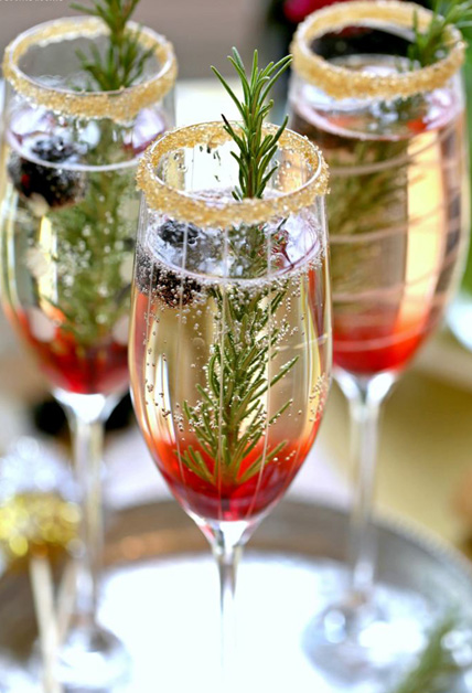 winter-wedding-signature-drinks-Blackberry-Ombre-Sparkler
